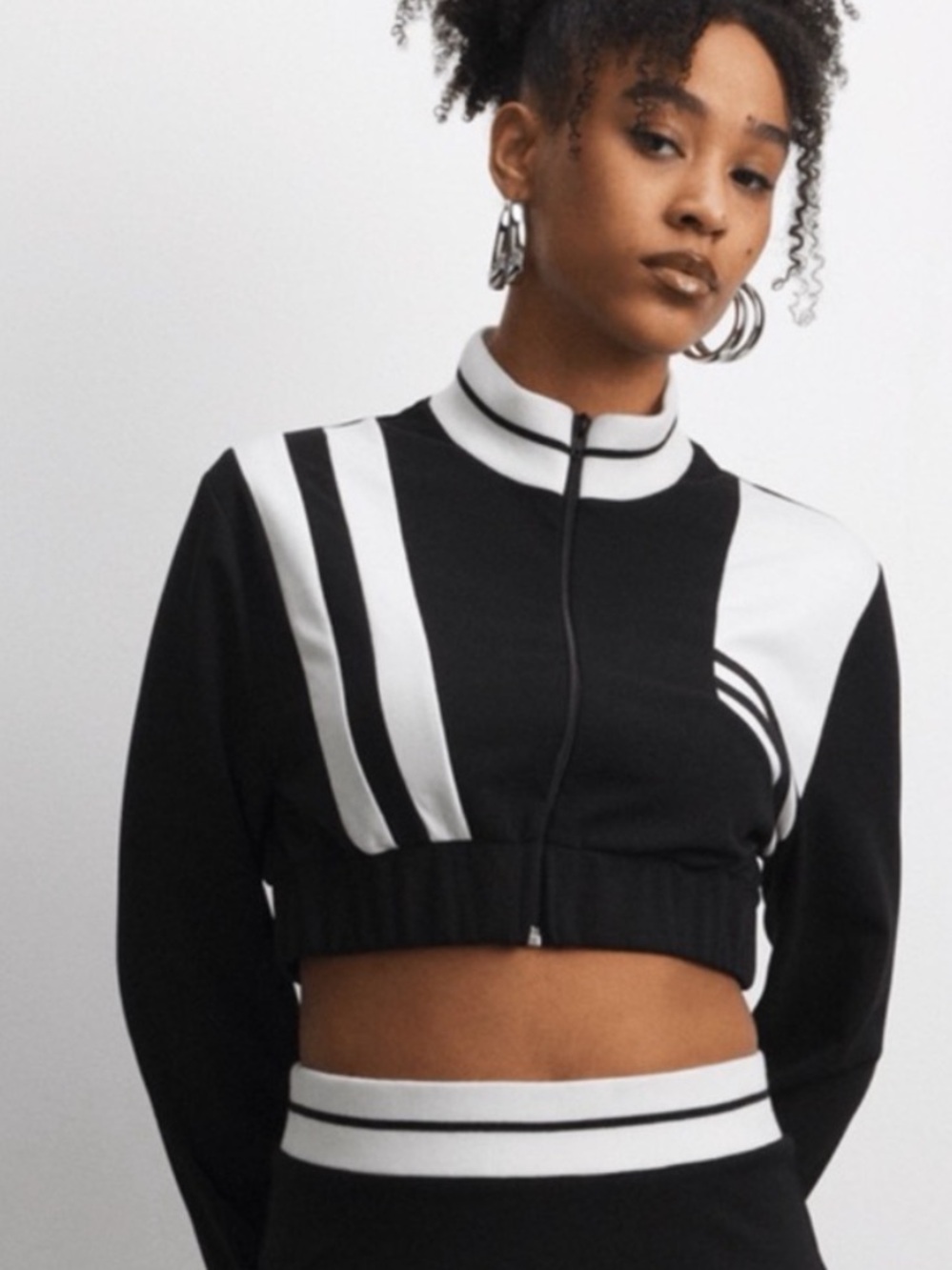 A409b Cropped Black & White Zip-Front Jacket